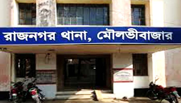 রাজনগরে ডিবি পুলিশকে গেট আটকে পালালেন চেয়ারম্যান, উত্তেজনা