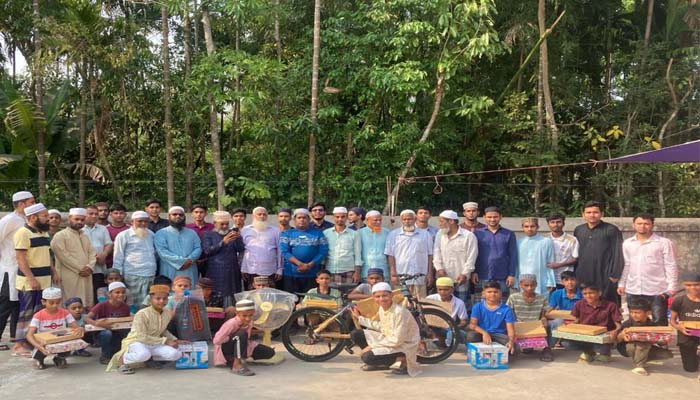 বিয়ানীবাজারে রমজানে তারাবিসহ ৫ ওয়াক্ত জামাতে নামাজ আদায়, ২৫ শিশুকে পুরস্কৃত