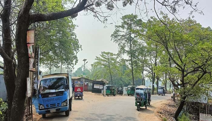 লাউড়েরগড়-বিশ্বম্ভরপুর-সুনামগঞ্জ সড়ক পথে ট্রাকে অবৈধ পাথর,কয়লা,বালু ও মাদক পাচার