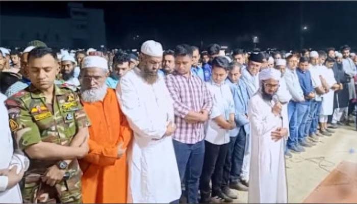 নিজ গ্রামে মাগুরার শিশুটির দাফন, আসামিদের বাড়িতে আগুন