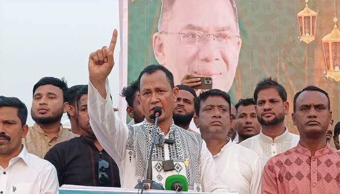 লুঙ্গি পড়া তৃনমূল নেতা কর্মীদের আকাঙ্ক্ষার কথা শুনতে হবে : কামরুল
