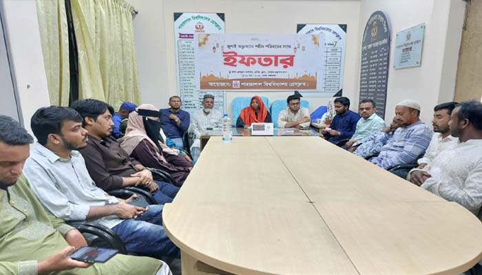 জুলাই অভ্যুত্থানে শহীদ পরিবারদের নিয়ে ইফতার করলো শাবি প্রেসক্লাব