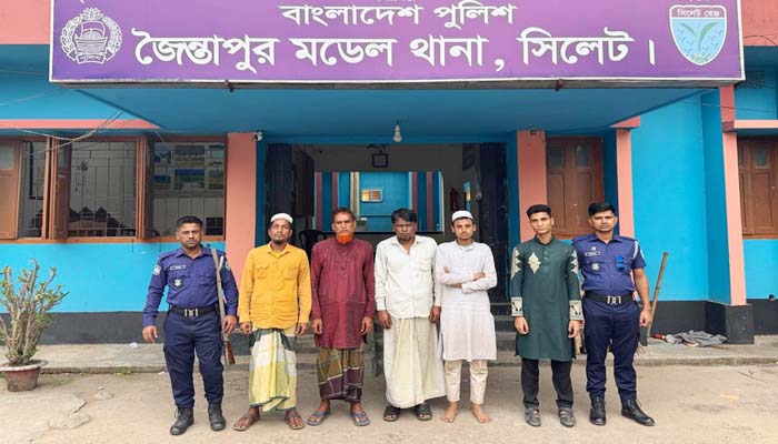 জৈন্তাপুরে সেনাবাহিনীর উপর চোরাকারবারিদের হামলার ঘটনায়, আটক ৫