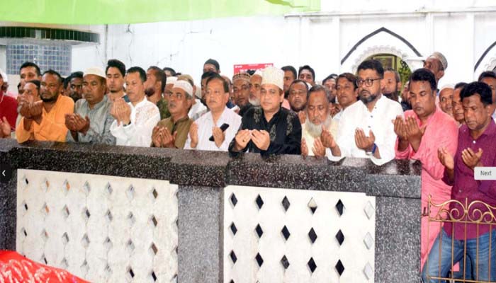 মাজার জিয়ারতের মাধ্যমে ৬ থানা বিএনপির আহবায়ক কমিটির কার্যক্রম শুরু