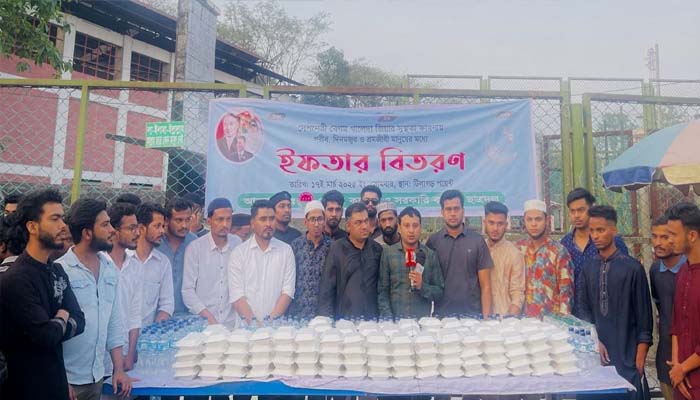 এমসি ও সরকারি কলেজ ছাত্রদলের উদ্দ্যোগে নগরীর টিলাগড় পয়েন্টে ইফতার বিতরন