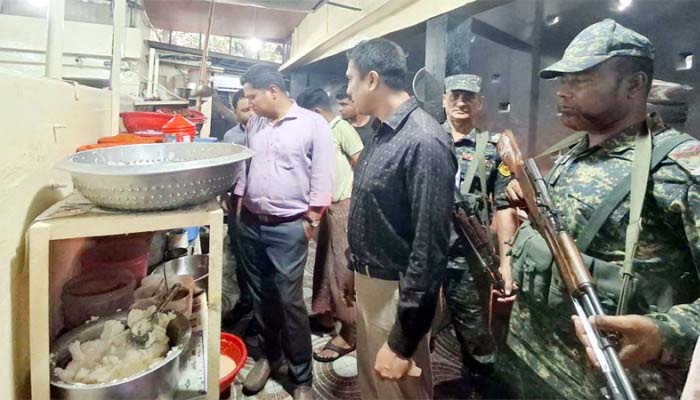 বাসি খাবার পরিবেশন, পাঁচ ভাই ও পানসিকে লাখ টাকা জরিমানা