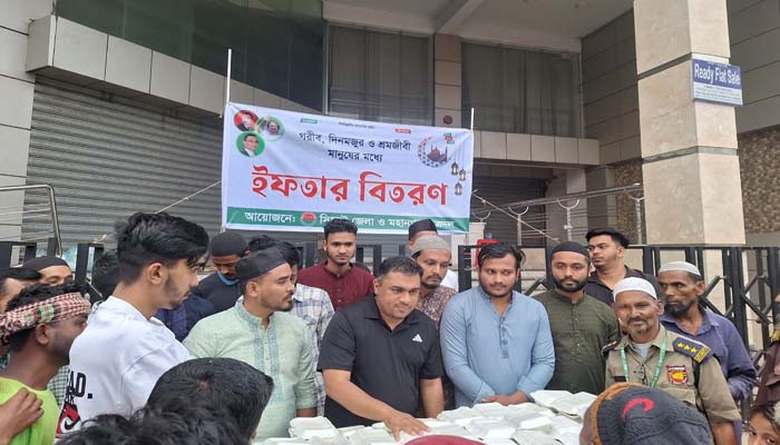 সিলেট জেলা ও মহানগর ছাত্রদল এর উদ্দ্যোগে ইফতার বিতরণ