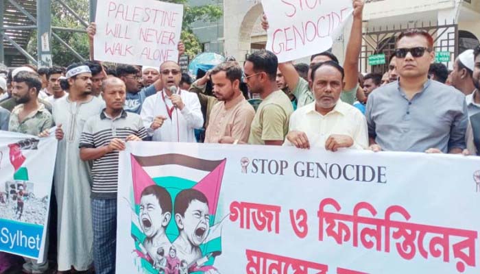 ফিলিস্তিনে ইসরায়েলি হামলা আজ মানবতাকেও প্রশ্নের মুখে ফেলেছে : গণ-প্রার্থনায় অ্যাড. জামান