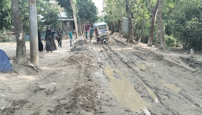 সুনামগঞ্জ সদরে রাস্তা নির্মাণের কাজ দীর্ঘদিন বন্ধ, দুর্ভোগে চরমে