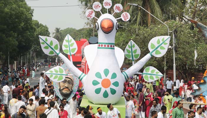 বর্ণাঢ্য আনন্দ শোভাযাত্রায় নববর্ষ বরণ