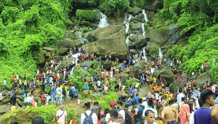 ঈদে পর্যটকে মুখরিত প্রকৃতি কন্যা জাফলং
