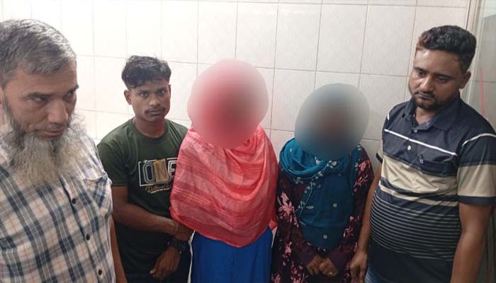 আবাসিক হোটেলে অনৈতিক কাজে জড়িত থাকার অভিযোগে আটক ৫