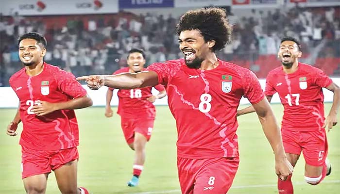 হোমে ফুটবল ফেরার ম্যাচে হামজা ম্যাজিক : বাংলাদেশ ২-০ ভুটান