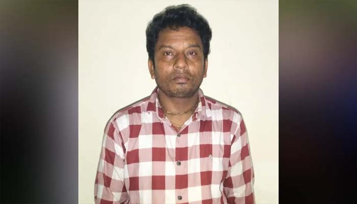 সম্ভ্রম বাঁচাতে অটোরিকশা থেকে কলেজছাত্রীর লাফ, চালক গ্রেপ্তার