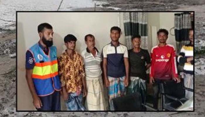 ছাতকে নৌপথে যৌথ বাহিনীর অভিযান নয়টি নৌকাসহ আটক ৭