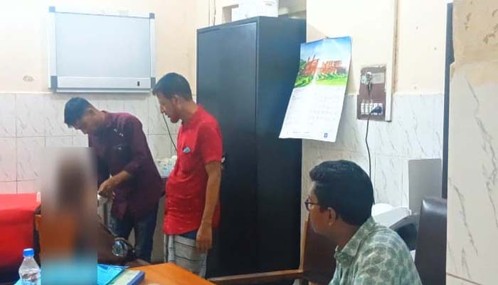 বালাগঞ্জ উপজেলা স্বাস্থ্য কমপ্লেক্স : বসে আছেন ডাক্তার, রোগীর চিকিৎসা দিচ্ছেন সহকারী বাবুর্চি