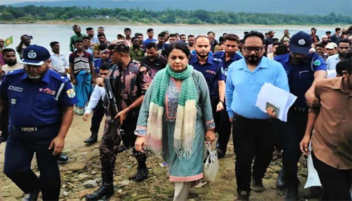 জাফলংয়ে উপদেষ্টা রিজওয়ানা : সিলেটের পাথর কোয়ারি আর খুলে দেয়া হবে না