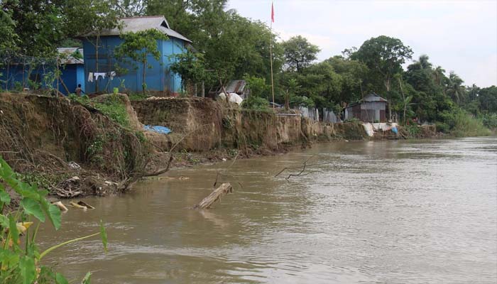 আশ্বাসে বছর যায়, নদী গিলে খায় জীবনের সবটুকু