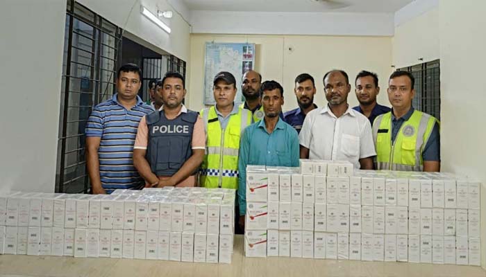 কমলগঞ্জে বিদেশী সিগারেটসহ গ্রেফতার ২