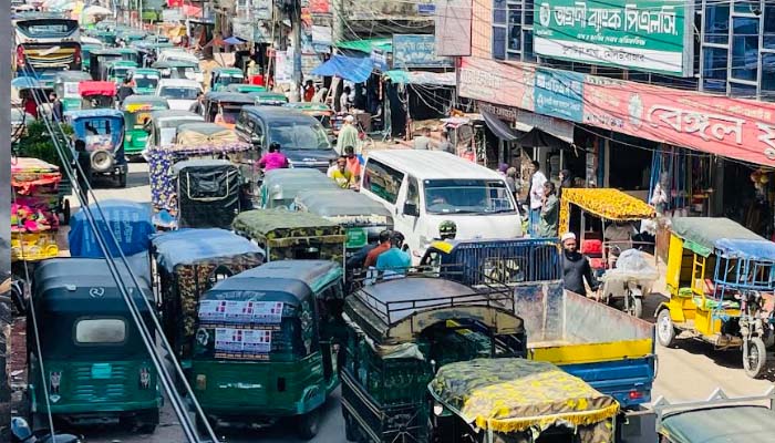 কুলাউড়া পৌরশহরে যানজট যেন নিত্যসঙ্গী