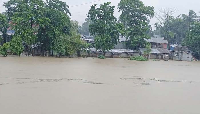 মৌলভীবাজারে নদীর পানি বিপৎসীমার ওপরে, তলিয়ে গেছে সড়ক ও বসতবাড়ি