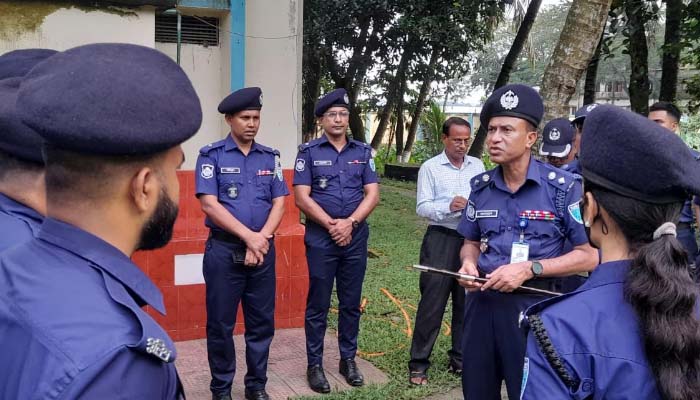 শাল্লায় থানা পরিদর্শনে পুলিশ সুপার