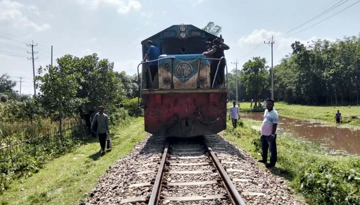 ইঞ্জিন বিকল, সিলেটের সঙ্গে সারা দেশের ট্রেনযোগাযোগ বিচ্ছিন্ন