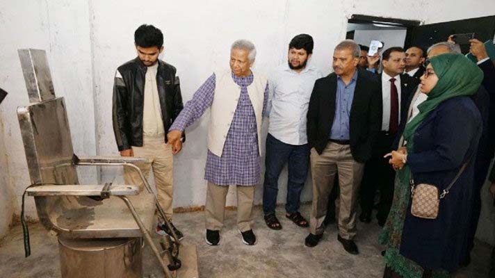 শব্দনিরোধক কক্ষে যমটুপি পরিয়ে ১০ কায়দায় চলত নির্যাতন