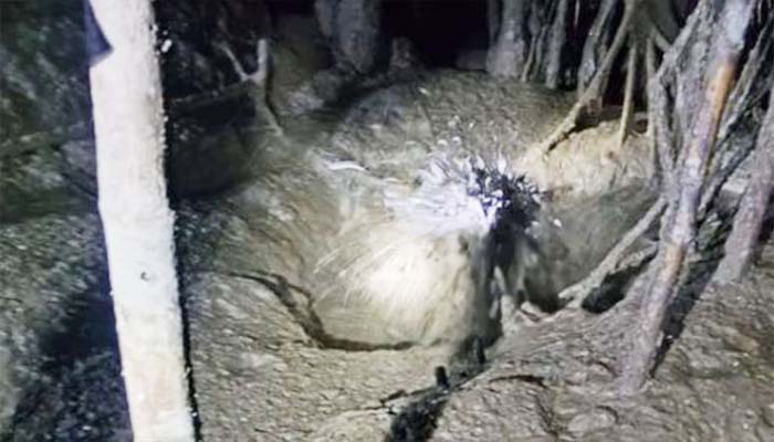 কোম্পানীগঞ্জে নলকূপে পানির বদলে গ্যাস