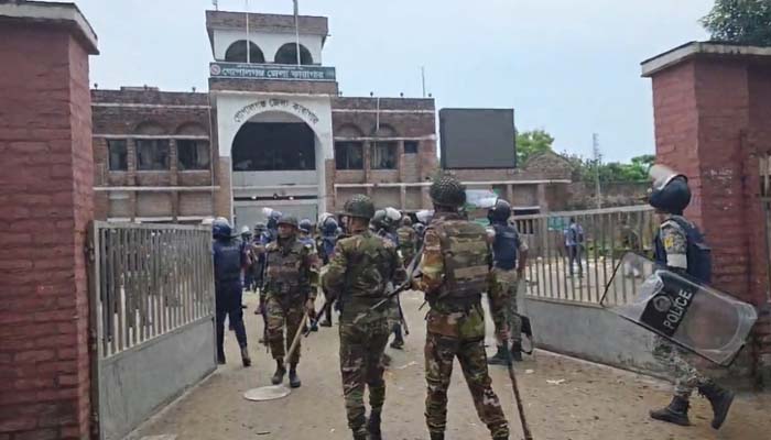 গোপালগঞ্জ জেলা কারাগারে হামলা-ভাঙচুর