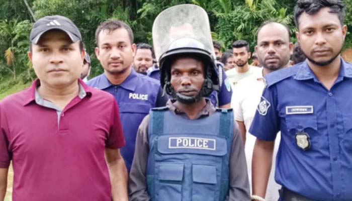 কমলগঞ্জে ময়ুর হত্যাকাণ্ড : রহস্য উদঘাটন, আলামতসহ মূল আসামি গ্রেফতার