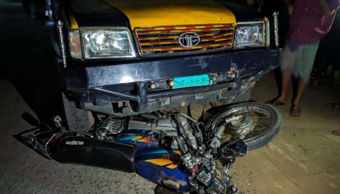 জৈন্তাপুরে পিকআপের ধাক্কায় হাইওয়ে পুলিশ সদস্য আহত
