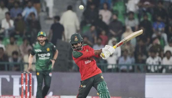 বাংলাদেশকে ধসিয়ে ধবলধোলাই এড়াল পাকিস্তান