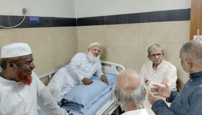 জামায়াত আমিরকে দেখতে হাসপাতালে মির্জা ফখরুল