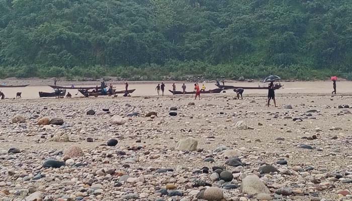 সাদাপাথর লুটে ক্ষতি নিরূপণ করতে ৬ সদস্যের কমিটি গঠন