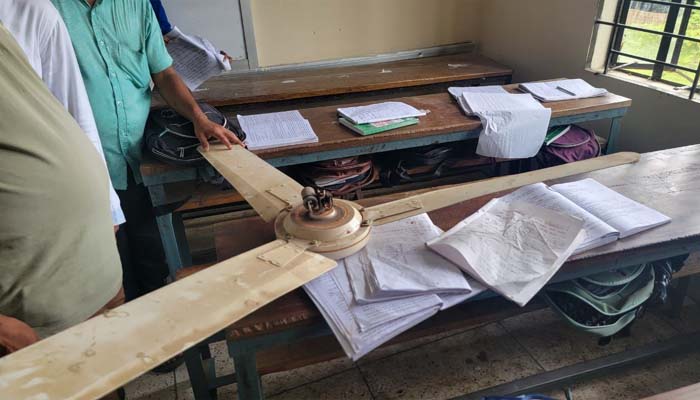 কুলাউড়ায় শ্রেণিকক্ষে সিলিং ফ্যান ভেঙে পড়ে শিক্ষার্থী আহত