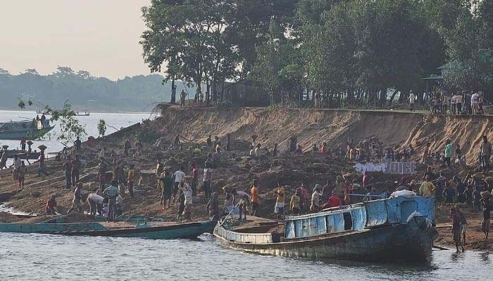 সাদা পাথর লুটের পর সুনামগঞ্জে প্রশাসনের সতর্কবার্তা