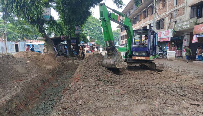 অবশেষে সংস্কার কাজ শুরু: প্রাণ ফিরে পাচ্ছে দেওয়ানবাজার-দয়ামীর সড়ক