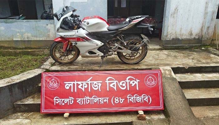 দোয়ারাবাজার সীমান্তে ভারতীয় মোটরসাইকেল আটক