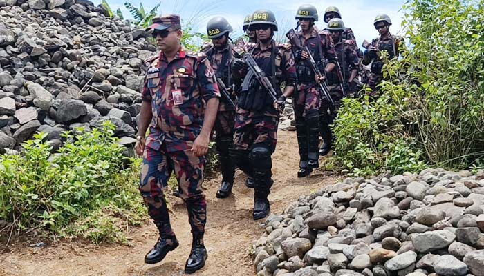 বিজিবির অভিযান : উৎমাছড়ায় ২ লাখ ঘনফুট লুটের পাথরের সন্ধান