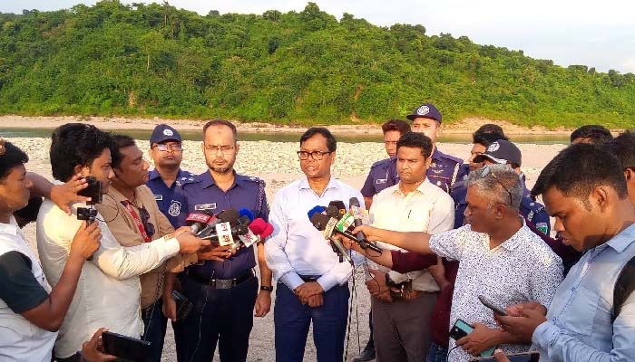সিলেটে অবৈধভাবে বালু-পাথর উত্তোলন-পরিবহনে নতুন করে নিষেধাজ্ঞা ডিসির