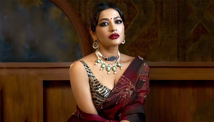 ‘পুরুষ ভালোবাসি, পুরুষতান্ত্রিক সমাজ ঘৃণা করি’