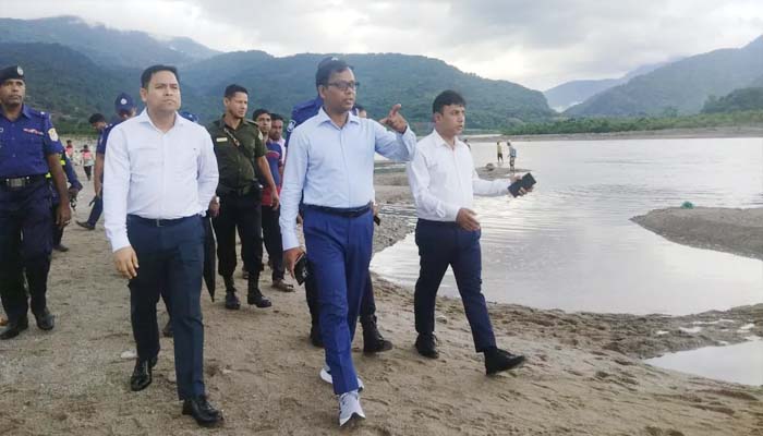 সাদাপাথর লুটপাটে জড়িতের দ্রুত শাস্তির আওতায় আনা হবে :  ডিসি