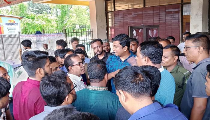 ট্রেন যোগাযোগ বন্ধ করে দায়িত্ব ফেলে চলে যাওয়ার হুমকি!