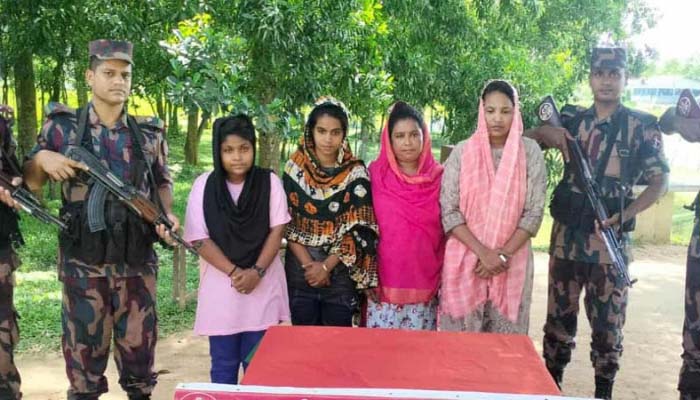 মাধবপুর সীমান্তে ৪ নারী আটক, গৃহকর্মীর কাজের প্রলোভনে ভারতে পাড়ি