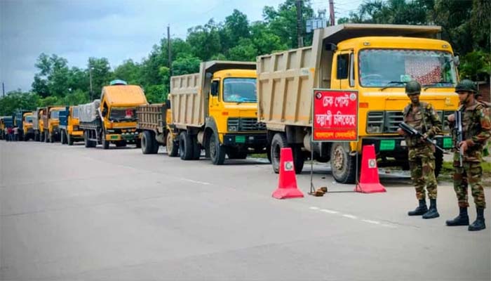 এক রাতেই উদ্ধার ৫২ হাজার ঘনফুট পাথর উদ্ধার