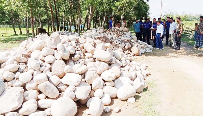 ধোপাগুল থেকে হরিপুর লুট হওয়া পাথরের আস্থানা, আড়াই লাখ ঘনফুট পাথর উদ্ধার