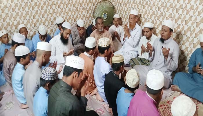 সাংবাদিক বাবরের মাতার মৃত্যুবার্ষিকীতে মিলাদ ও দোয়া মাহফিল অনুষ্ঠিত