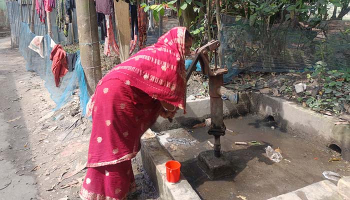 সুনামগঞ্জে নলকূপে পানি সংকট, ভোগান্তিতে লাখো মানুষ