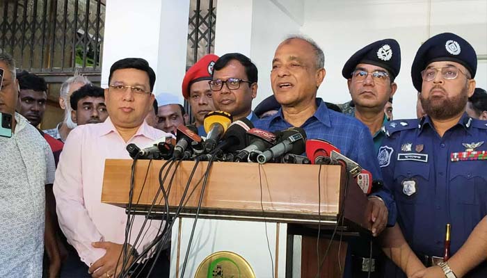 সিলেটে স্বরাষ্ট্র উপদেষ্টা : সাদাপাথর লুটে দুদক প্রতিবেদন সত্য হলে দায়িদের বিরুদ্ধে ব্যবস্থা নেওয়া হবে